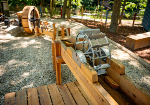 Park nad rybníkem - červenec 2025