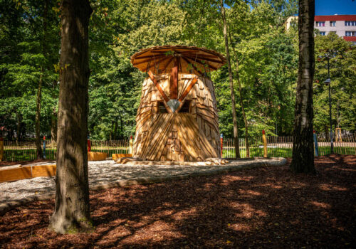 Park nad rybníkem - červenec 2025