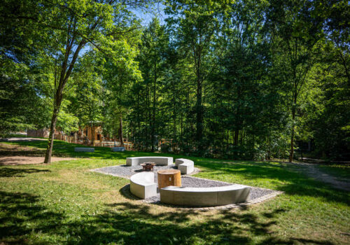 Park nad rybníkem - červenec 2025
