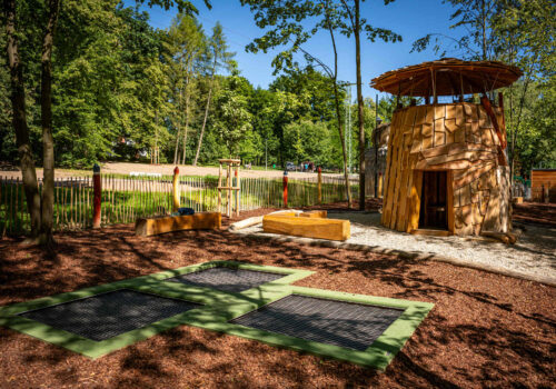 Park nad rybníkem - červenec 2025